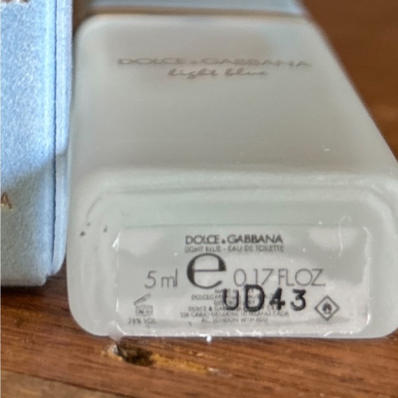 Dolce & Gabbana Light Blue 0.17 Fl. Oz NEW MINI/TRAVEL SIZE - Picture 4 of 4